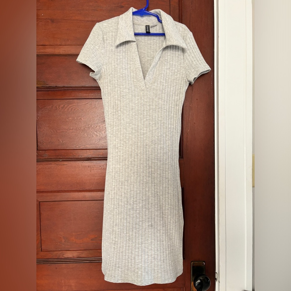 Bodycon grey dress.